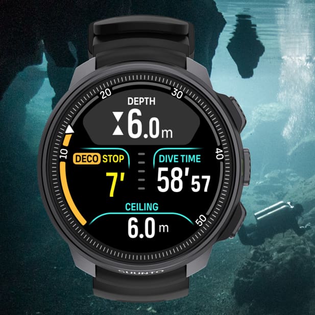 Suunto Ocean em cenário de fundo do mar; smartwatch de alto desempenho.